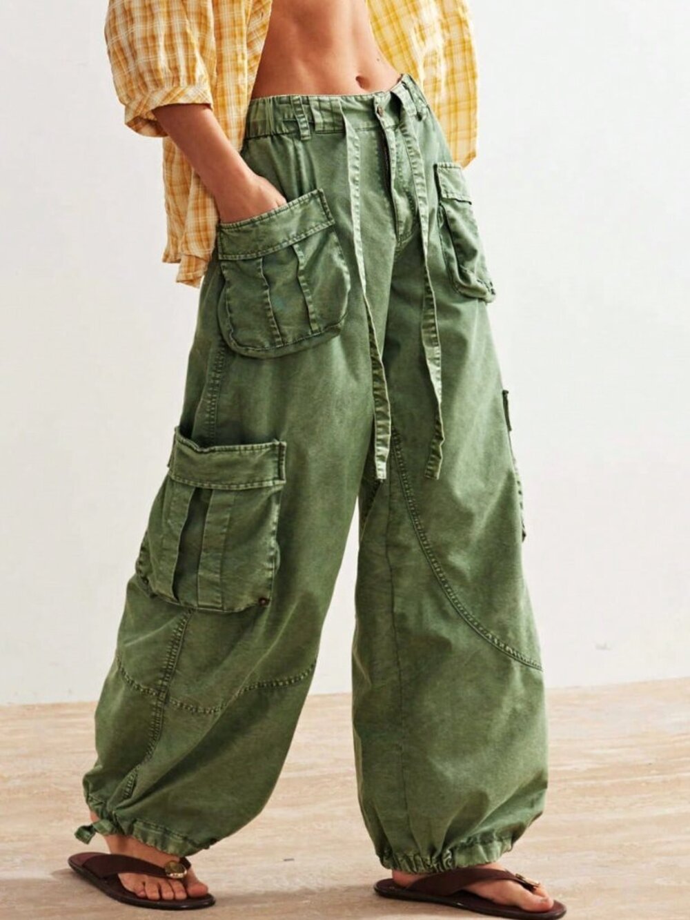 Green Casual Women's Woven Loose Drawstring Waist Low-Rise Wide Leg Cargo Pants - Picture 8 of 10